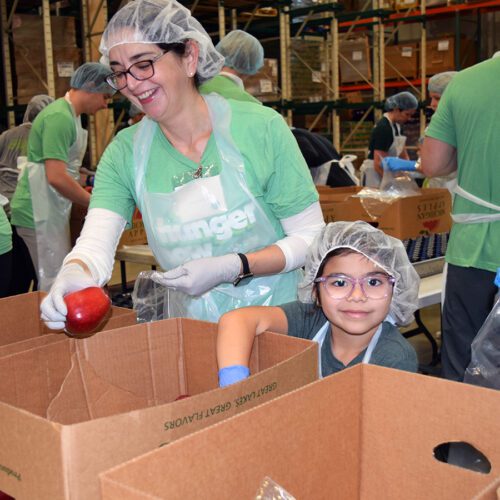 Food Pantry Volunteers Greater Chicago Food Depository   TakeAction 900x900 5 500x500 